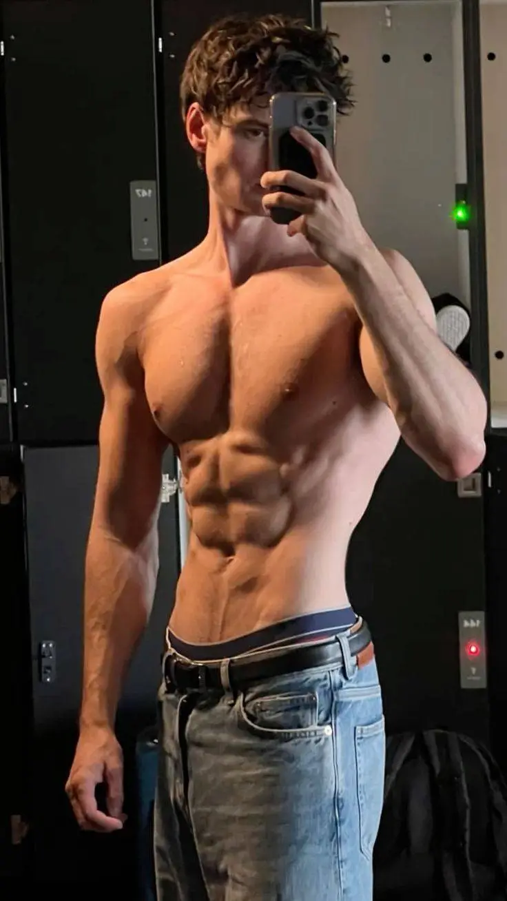 ai character: Alexis  background