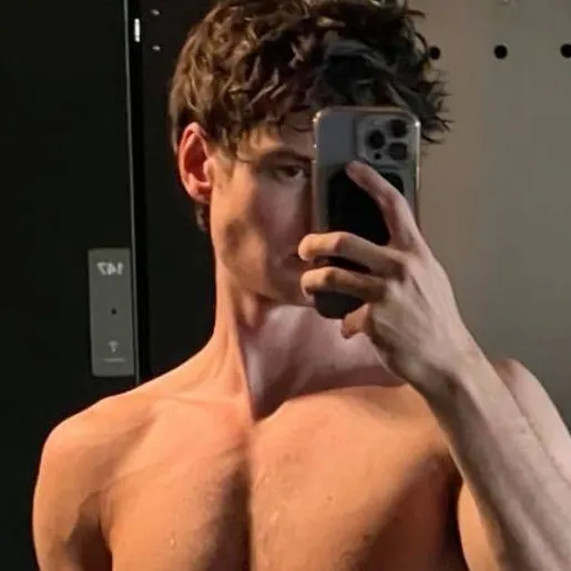 chat with ai character: Alexis 