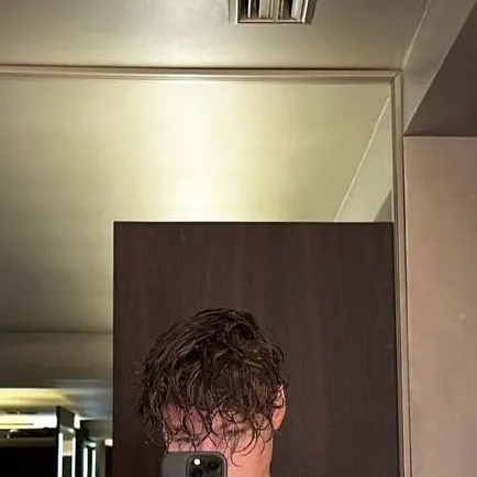 chat with ai character: Ian 