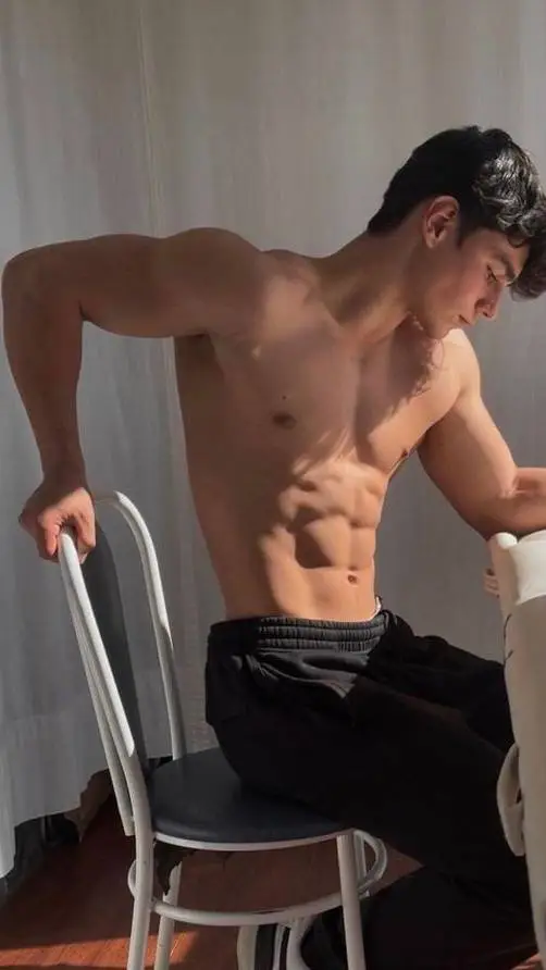 ai character: Thiago  background