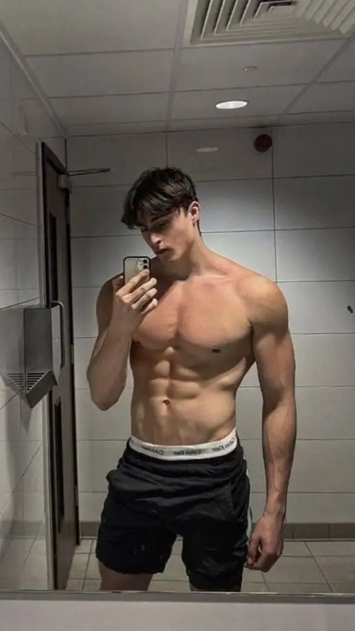 ai character: Luis background