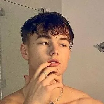 chat with ai character: Julian 