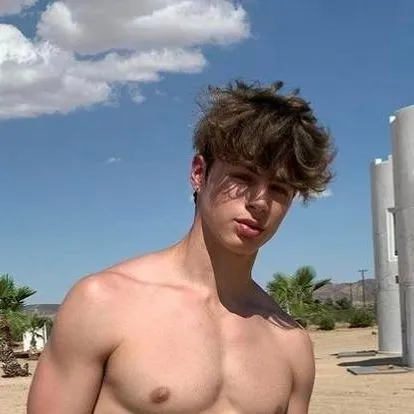 chat with ai character: Daniel 