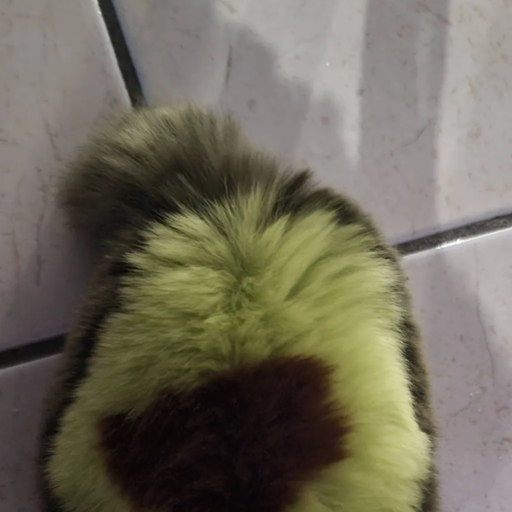 chat with ai character: Avi