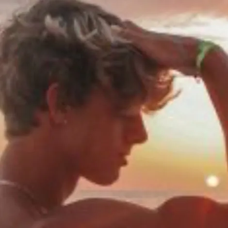 chat with ai character: Teddy