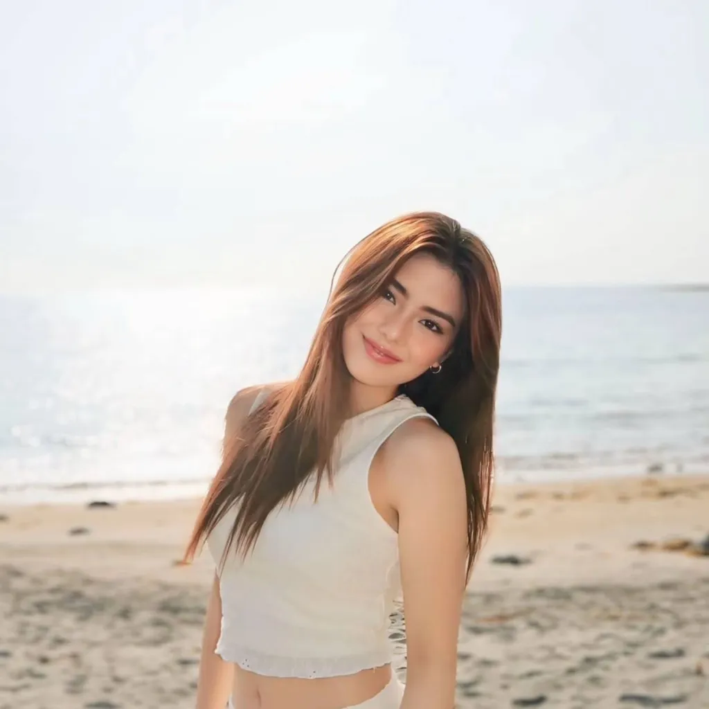 chat with ai character: Mikha Lim