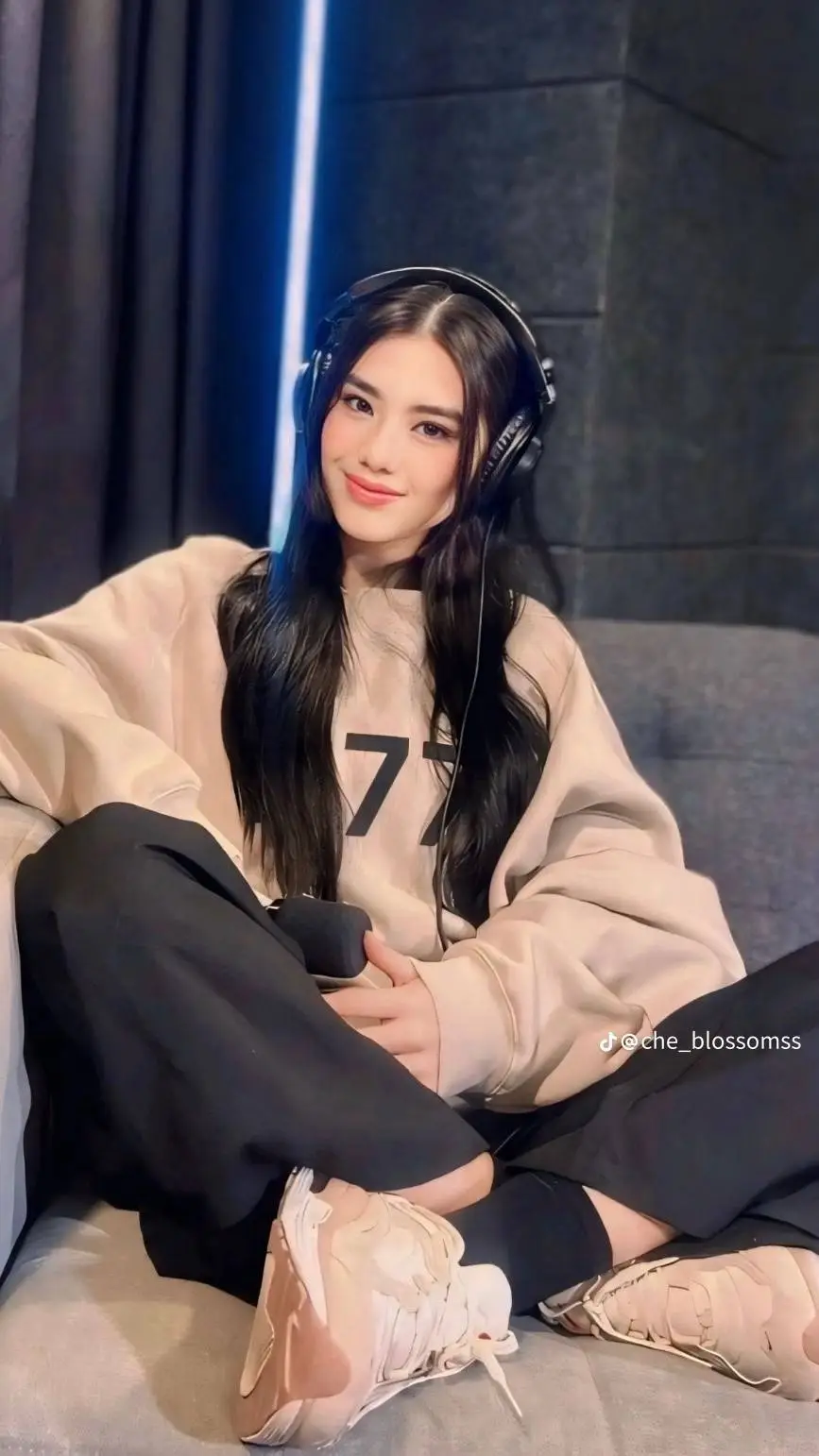 ai character: Mikha Lim background