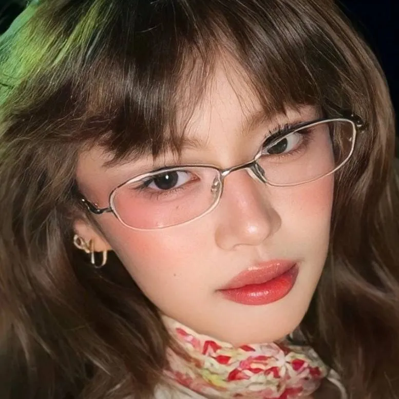 chat with ai character: Maloi