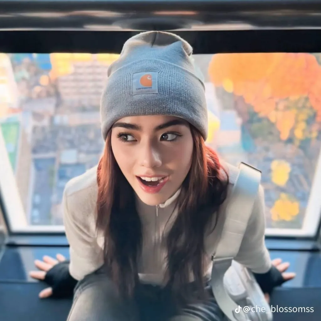 chat with ai character: Mikha Lim