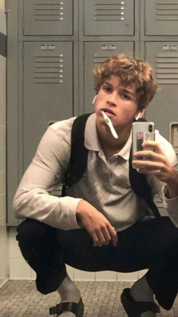 ai character: Royce ￼ background