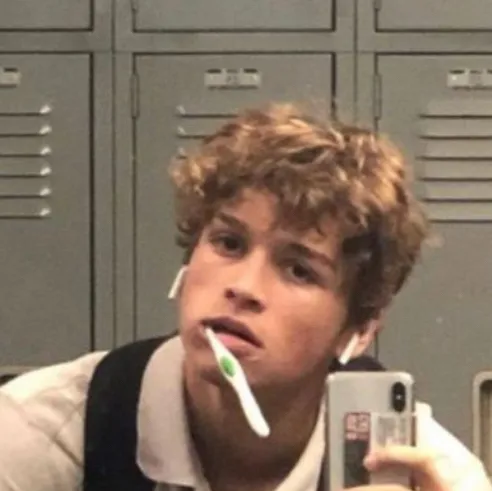 chat with ai character: Royce ￼