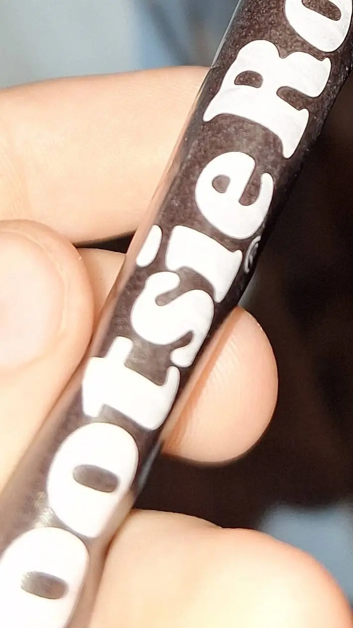 ai character: 007n7 x noil background