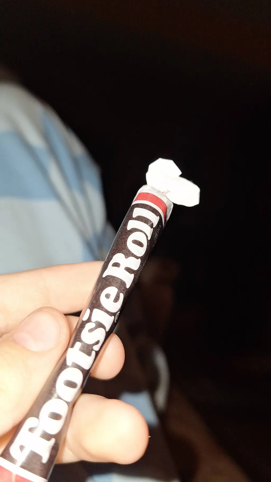 ai character: 007n7 x noil  background