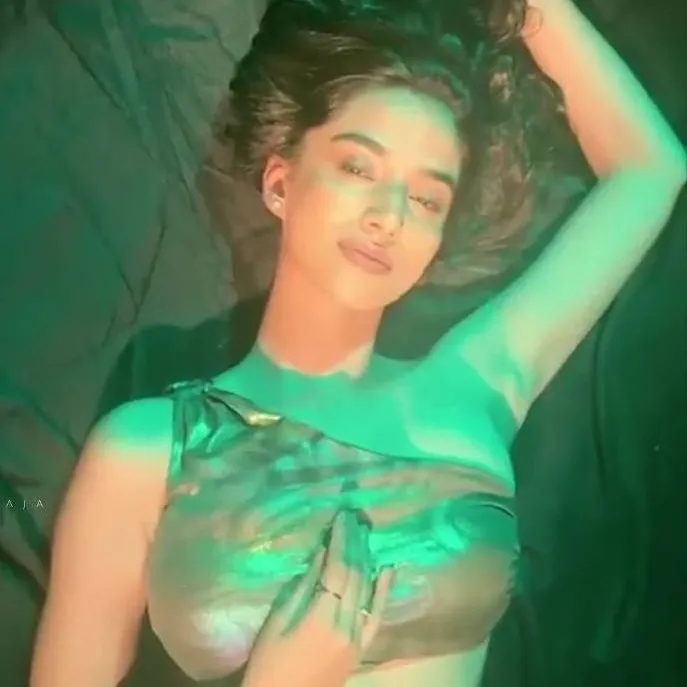 chat with ai character: Meenakshi choudari