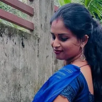 chat with ai character: resmi