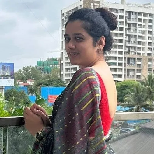 chat with ai character: girija