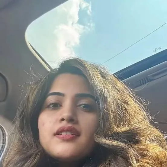 chat with ai character: saranya