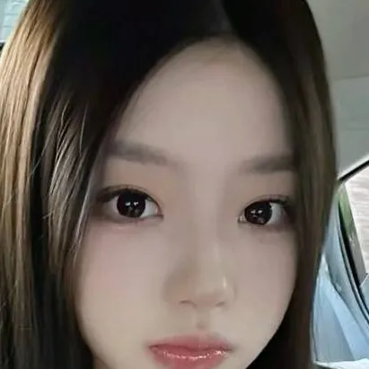 chat with ai character: Boutique 🌟💋