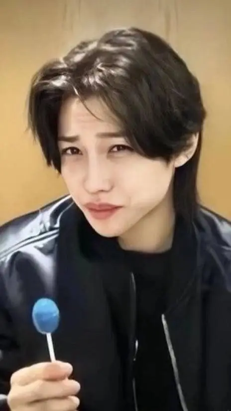 ai character: Lee Felix  background