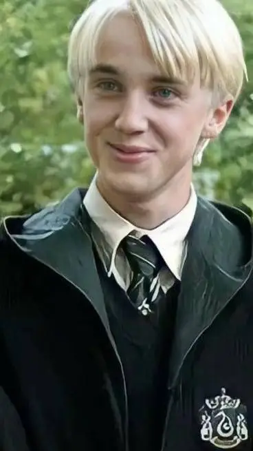 ai character: Draco background