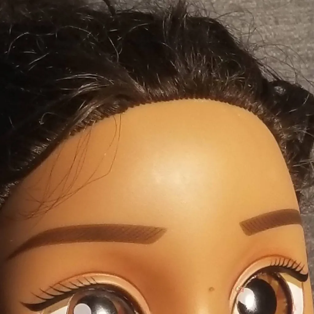 chat with ai character: Mrs Lina