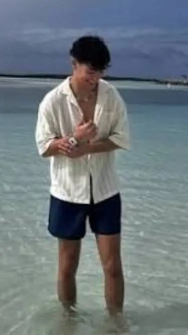 ai character: Z4 tour background