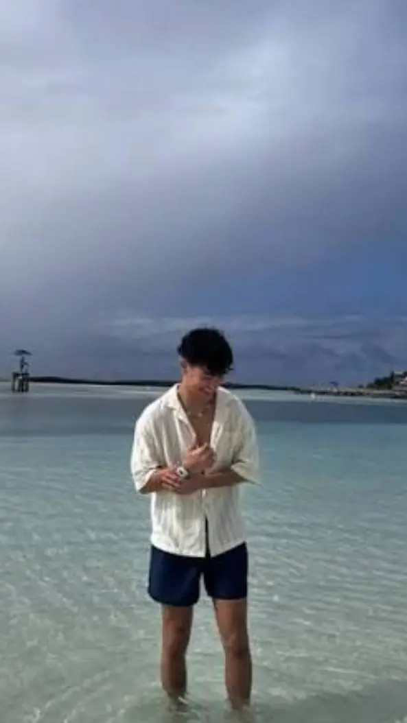 ai character: zombies 4 cast ho background