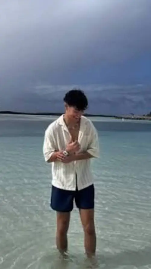 ai character: Z4×hp background