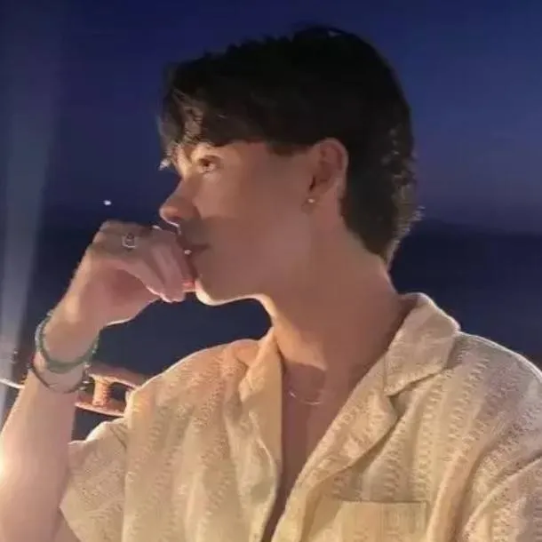 chat with ai character: Z4 live