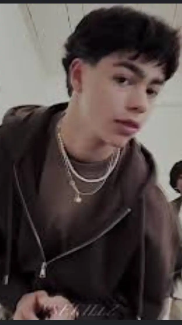 ai character: Z4 filming background