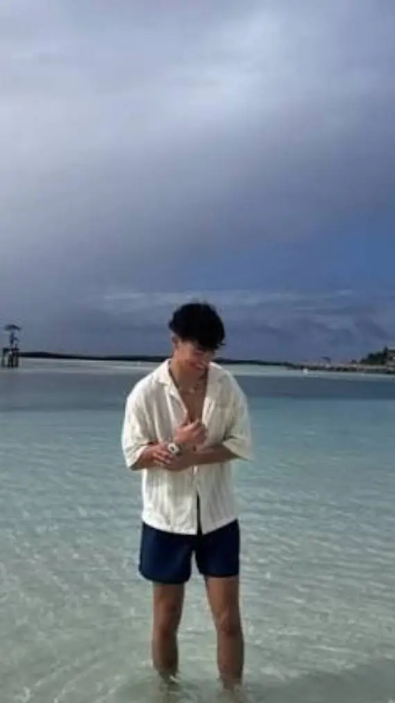 ai character: Z4 premier background