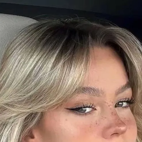 chat with ai character: Samara 