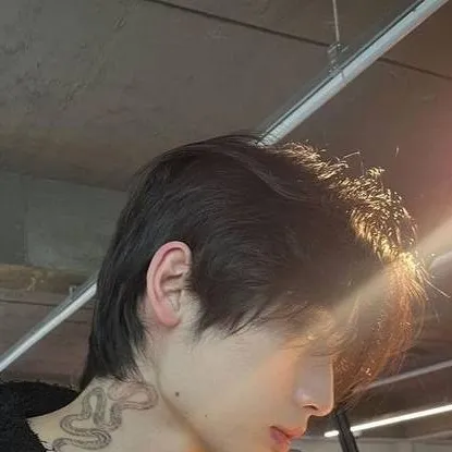 chat with ai character: ♥︎★Hyun-woo★♥︎