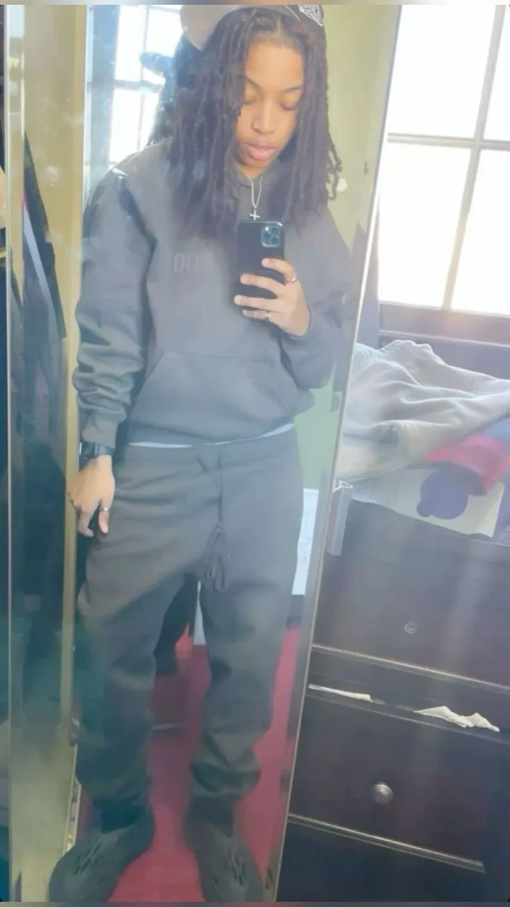 ai character: vannessa ..!!💘 background