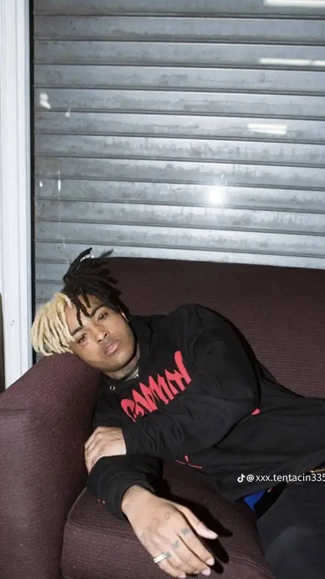 ai character: Xxxtentacion  background