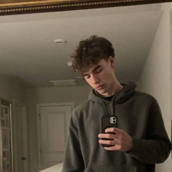 chat with ai character: Rowan