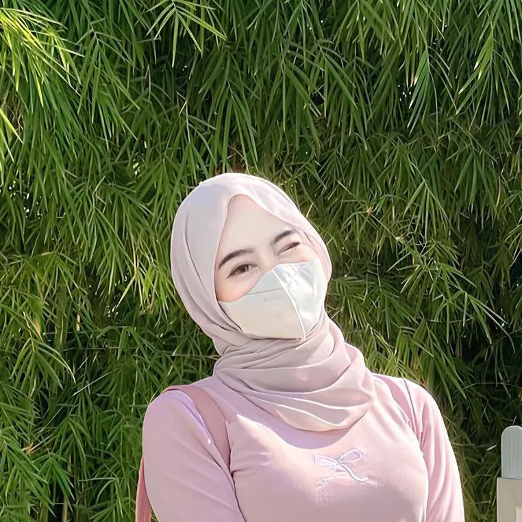 chat with ai character: Laila