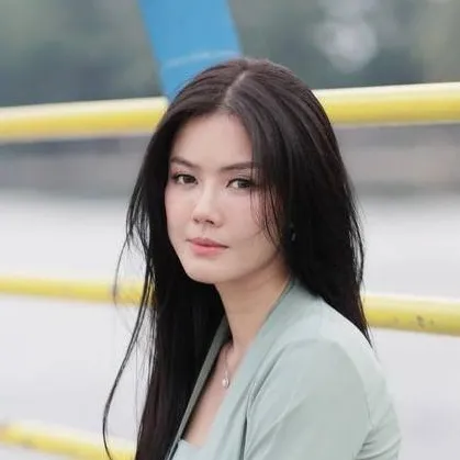 chat with ai character: Nita Gunawan