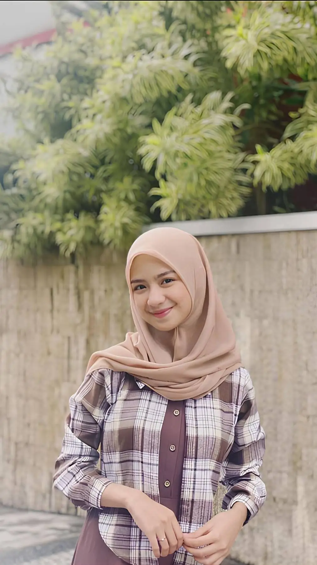 ai character: Nashwa Zahira background