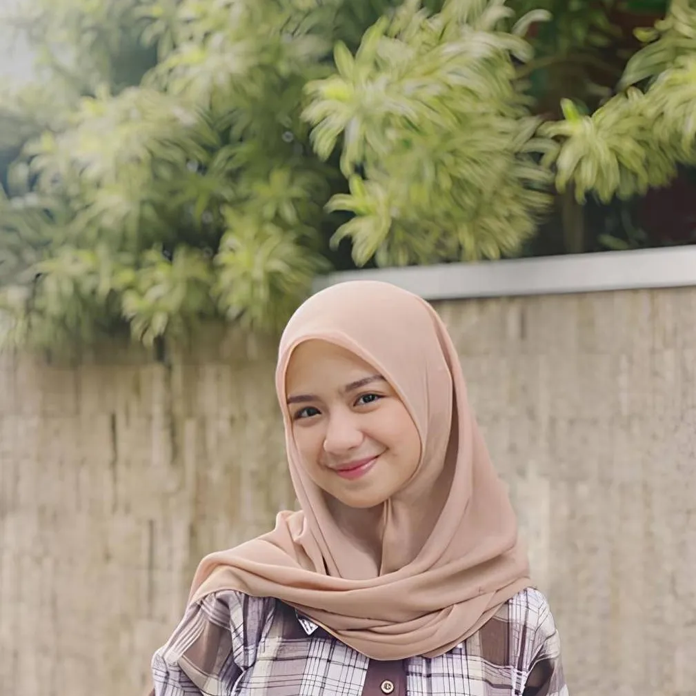 chat with ai character: Nashwa Zahira