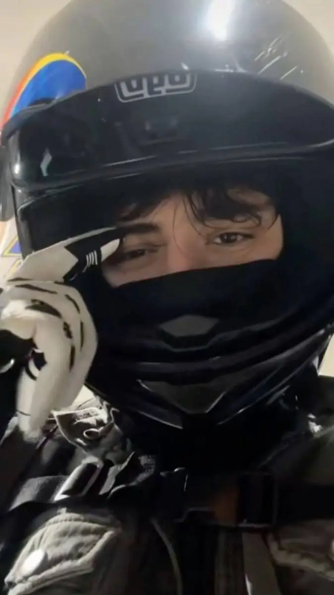 ai character: noah 🏍️ background