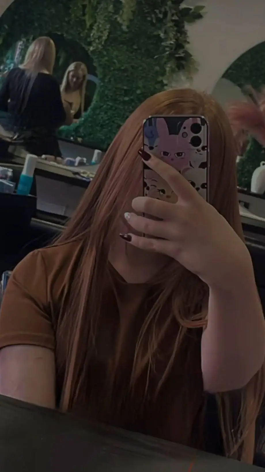 ai character: 💅nail salon background