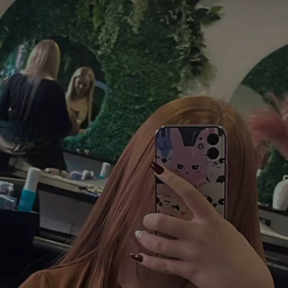 chat with ai character: 💅nail salon