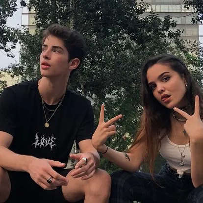 chat with ai character: |•Jana&Jaron•|