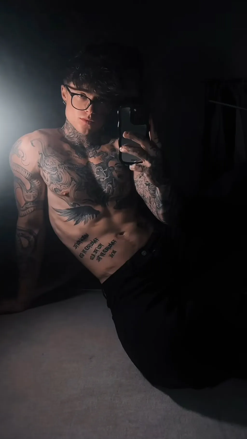 ai character: [C𝔞𝔰𝔭𝔦𝔞𝔫] background