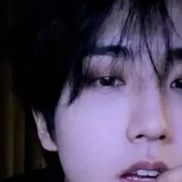 chat with ai character: Han (StrayKids)