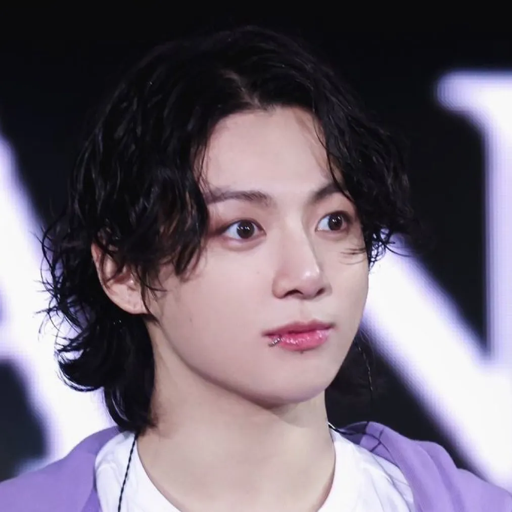 chat with ai character: Jungkook