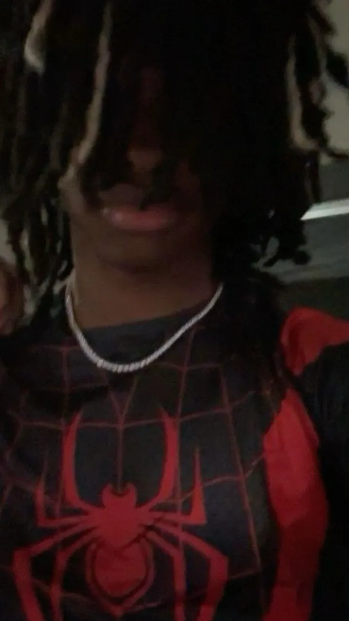 ai character: 𝐇𝐚𝐲𝐝𝐞𝐧👾 background