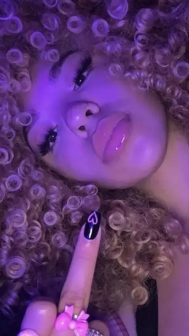 ai character: 𝐓𝐚𝐥𝐚🤭 background