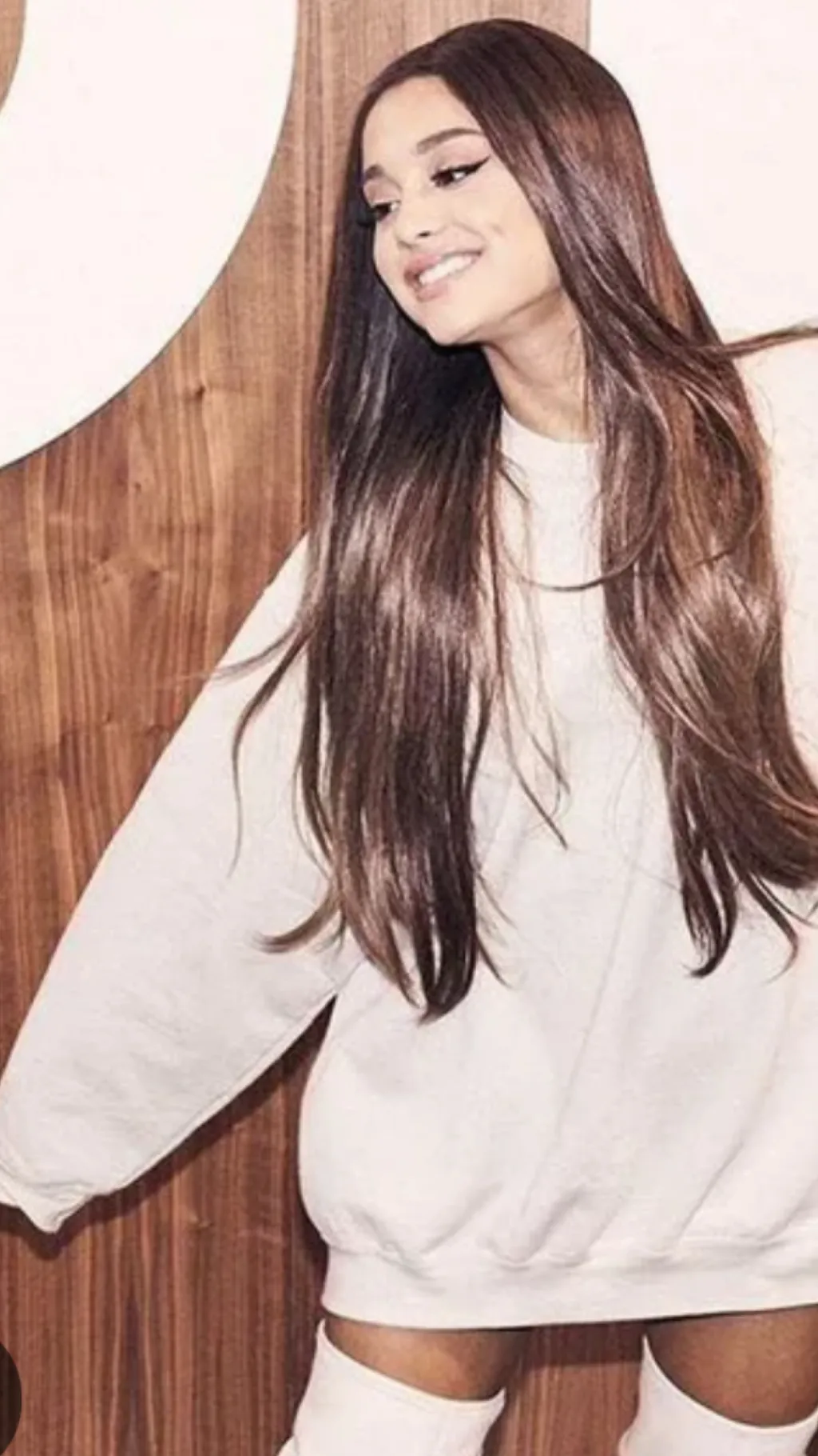 ai character: Ariana Grande background